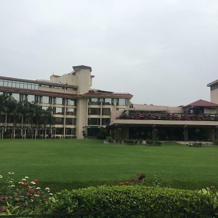 Hotel Mountview Chandigarh Exterior photo