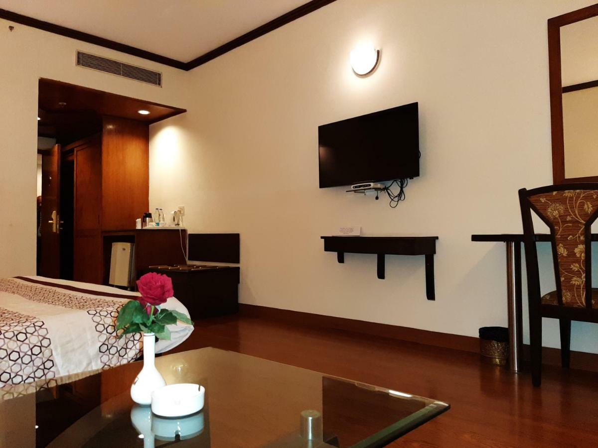 Hotel Mountview Chandigarh Exterior photo