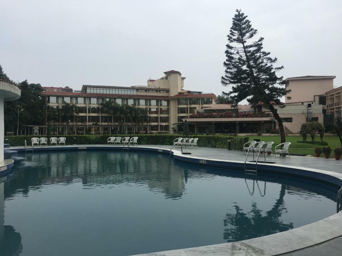Hotel Mountview Chandigarh Exterior photo